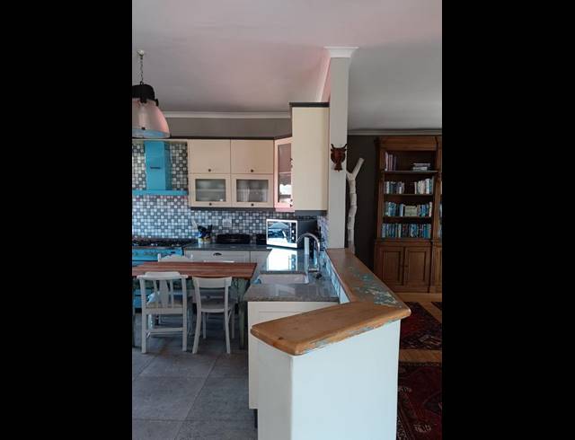 4 BEDROOM HOUSE FOR SALE IN STRAND SOUTH